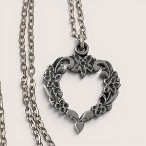Vintage R Tennesmed Sweden Pewter Floral Open Heart Pendant Necklace Chain